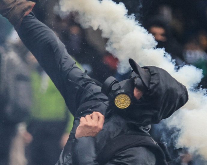 clashes-erupt-at-protest-over-university-funding-law-in-argentina