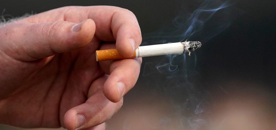 ai-researchers-smoke-because-they-think-cancer-will-be-cured:-palantir-cto