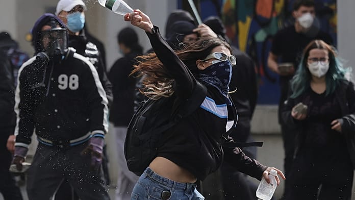 albania:-violent-protests-rock-tirana-for-third-straight-day