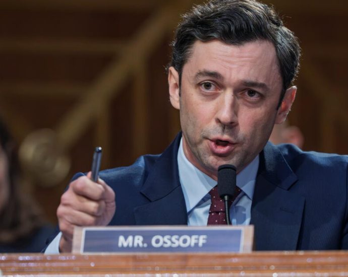 supreme-court-sides-with-republicans-in-dispute-over-cost-of-campaign-ads