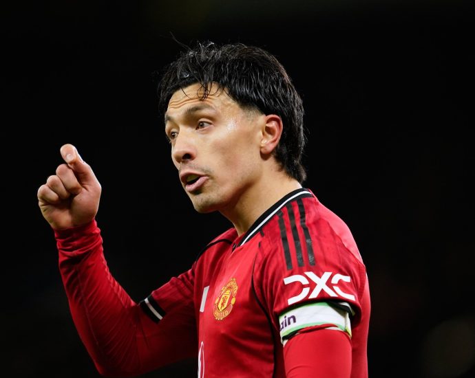 man-utd-veering-towards-crisis-as-man-city-cloud-hangs-over-premier-league