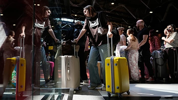 ukrainian-drones-force-closure-of-all-four-moscow-airports-overnight,-cancelling-dozens-of-flights