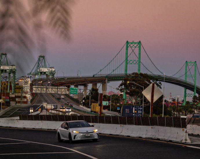 vincent-thomas-bridge-to-close-for-16-months,-raising-fears-of-traffic-and-pollution