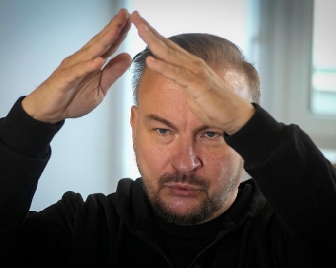 presidential-adviser-says-ukraine-is-in-talks-to-lift-speed-limit-on-military-satellite-network