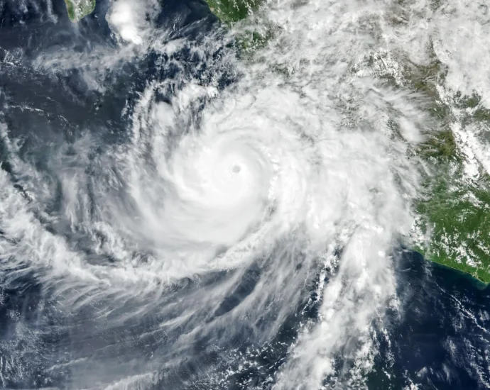 nasa-captures-strange-waves-high-above-hurricane-simon