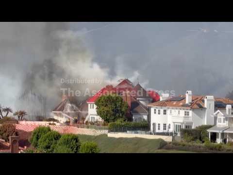 homes-destroyed-by-the-fast-moving-san-clemente-wildfire-in-california