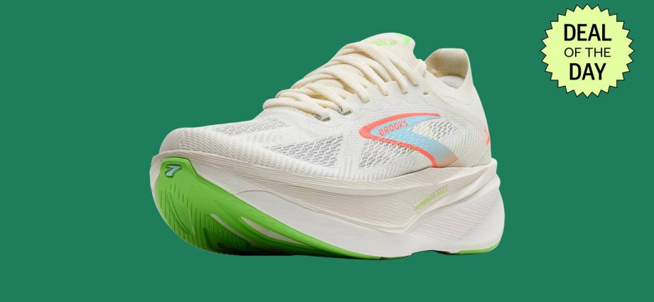 these-brooks-sneakers-are-ideal-for-marathon-running,-and-45%-off-for-a-limited-time