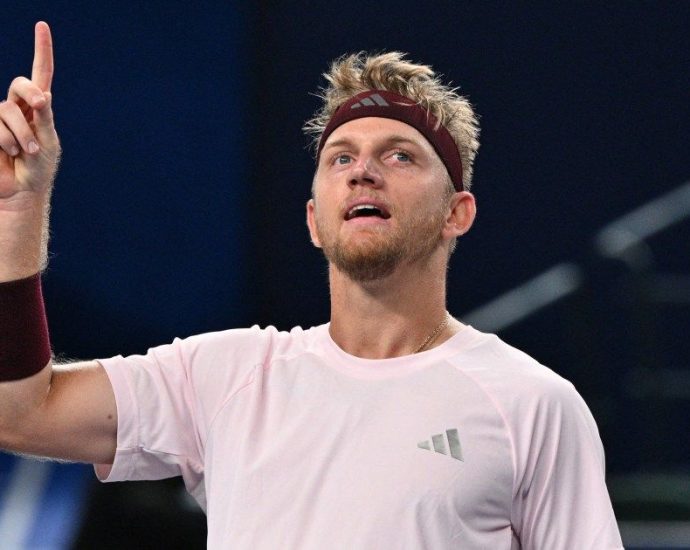 davidovich-fokina-stuns-top-seed-zverev-to-reach-shanghai-masters-final