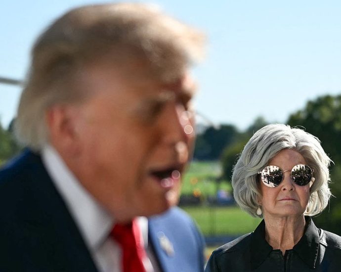 a-blue-wave-could-take-out-susie-wiles