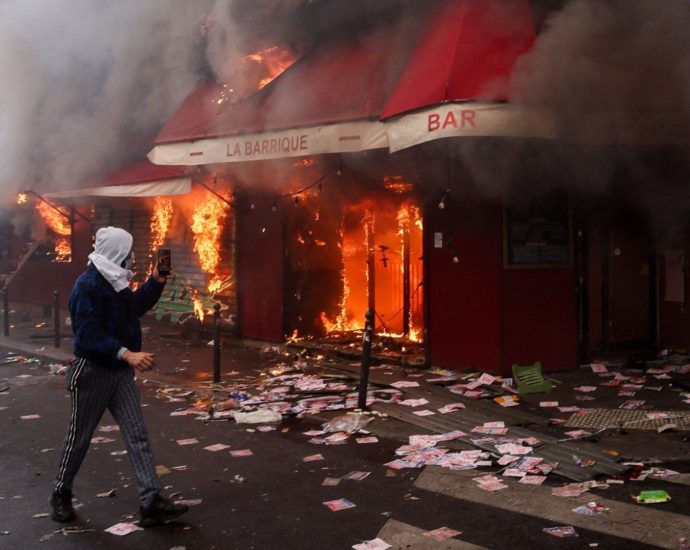 buildings-and-cars-set-on-fire-as-cost-of-living-protests-rock-france