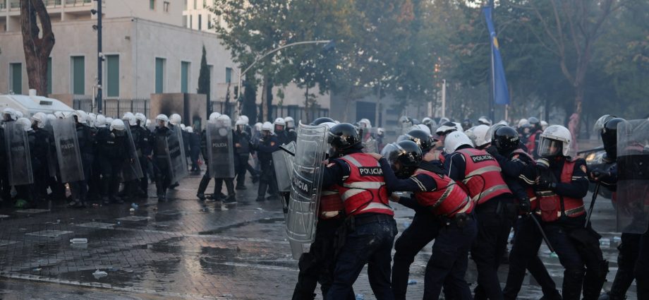 albanian-police-fire-rubber-bullets-as-protests-against-rama-escalate