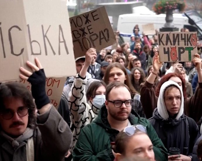 hundreds-rally-in-kyiv-to-demand-the-resignation-of-mayor-vitali-klitschko