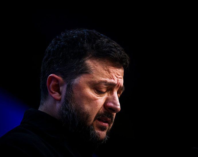 zelenskyy:-the-traitor-is-letting-putin-off
