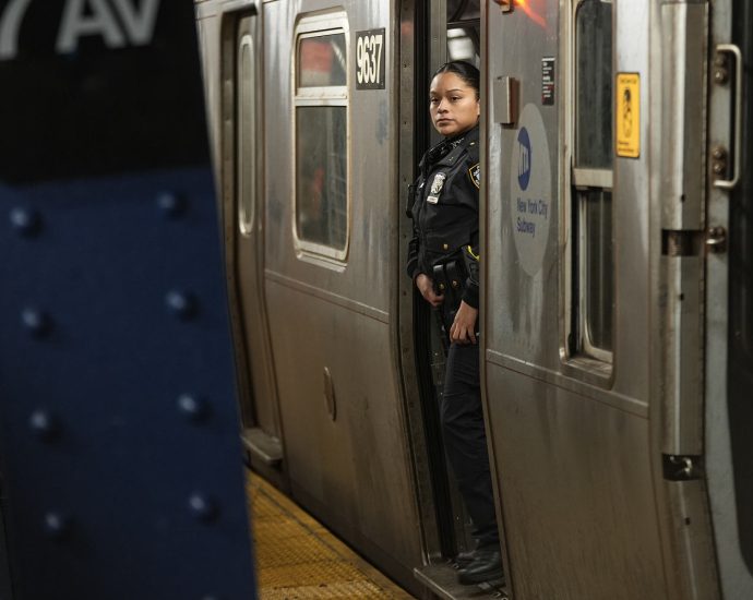 man-fatally-shot-during-dispute-at-midtown-manhattan-subway-station,-police-say