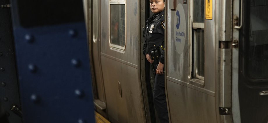 man-fatally-shot-during-dispute-at-midtown-manhattan-subway-station,-police-say