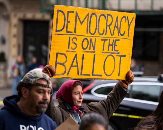 photos:-no-kings-rallies-in-us-urge-midterm-voters-to-cast-ballots-early