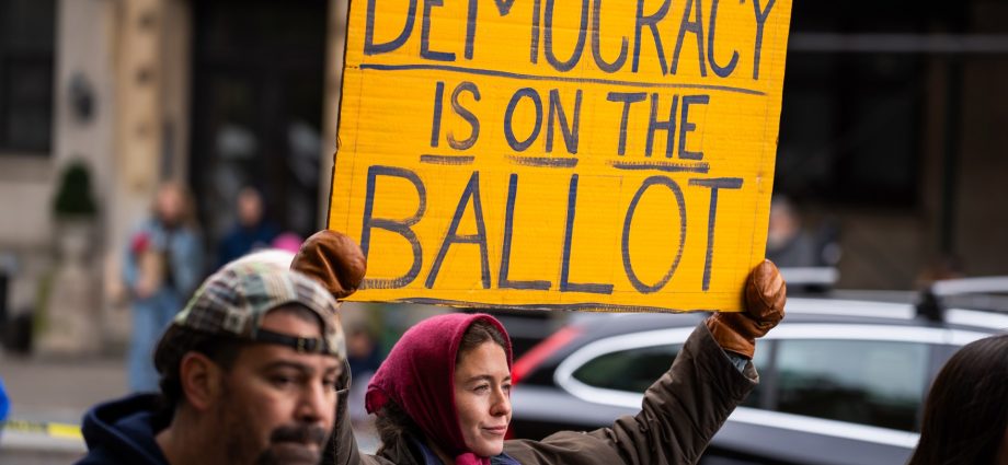photos:-no-kings-rallies-in-us-urge-midterm-voters-to-cast-ballots-early