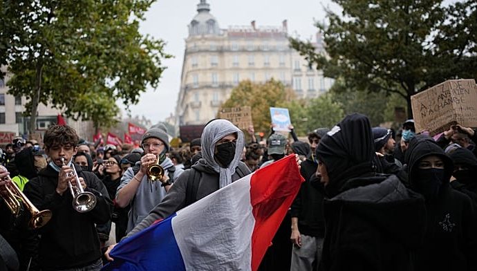 protesters-storm-town-hall-and-clash-with-police-in-france’s-marseille