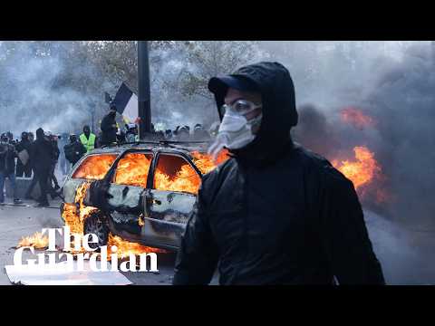 police-clash-with-students-and-workers-protesting-in-paris