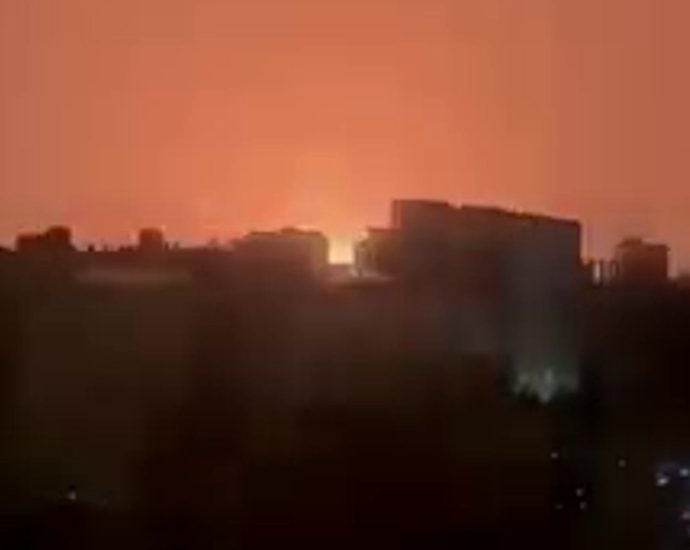 saudi-led-forces-try-to-break-houthi-siege-of-taiz-with-airstrikes
