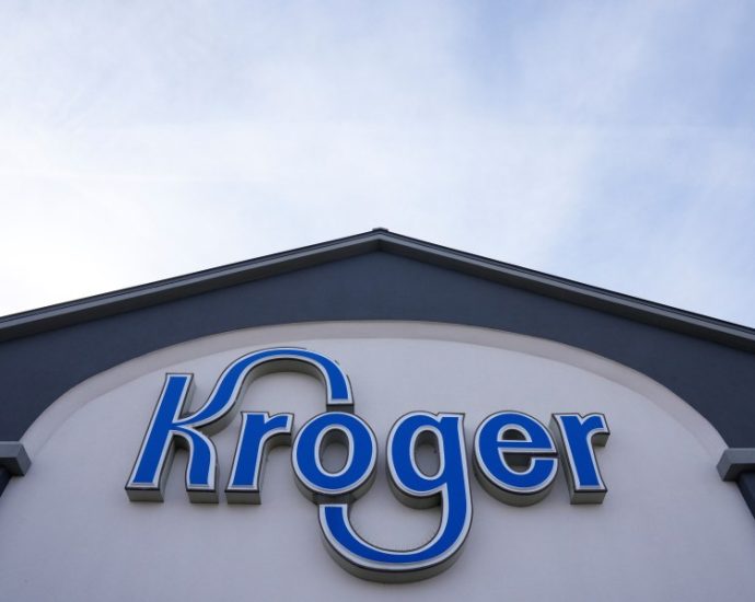 kroger-to-lay-off-3,000-corporate-employees-over-3-years-in-ai-push