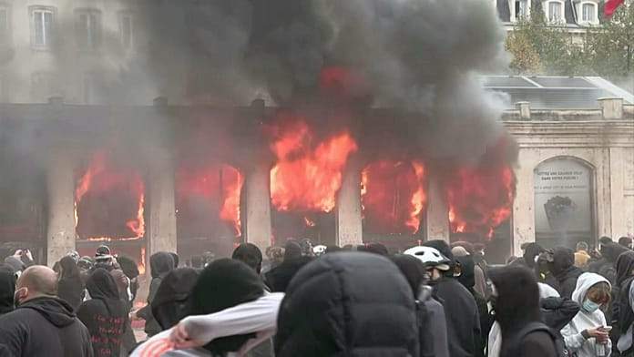 tourism-office-set-ablaze-during-cost-of-living-protests-in-lyon