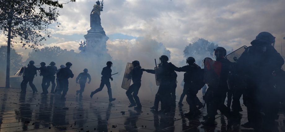 hundreds-of-thousands-protest-in-france,-marking-one-of-the-largest-demonstrations-in-years