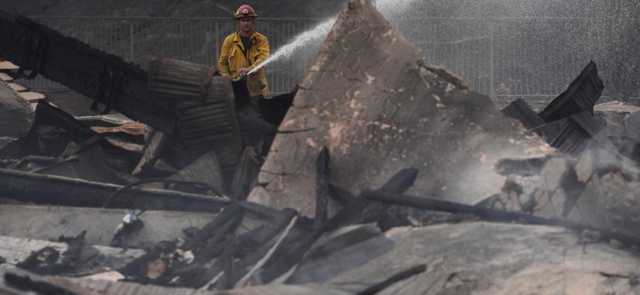 wind-driven-norte-fire-tears-through-homes,-forces-thousands-to-evacuate