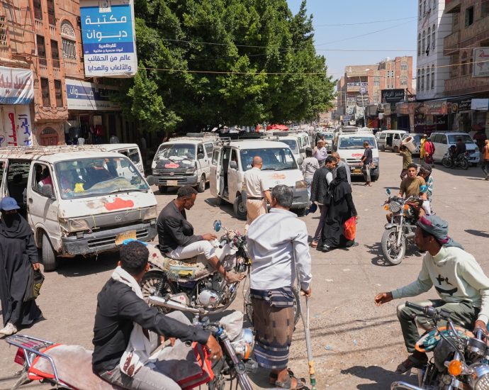fighting-intensifies-across-yemen-as-humanitarian-crisis-deepens