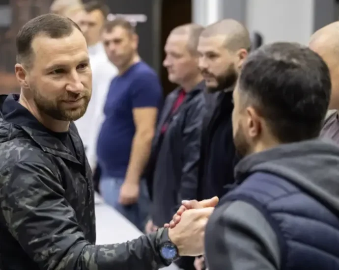 commanders-from-azov,-marines,-and-93rd-tell-ukraine’s-defense-minister-what-front-needs.-he-wants-their-methods-scaled-to-other-units