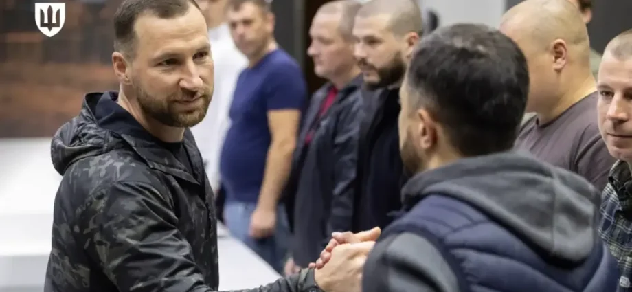 commanders-from-azov,-marines,-and-93rd-tell-ukraine’s-defense-minister-what-front-needs.-he-wants-their-methods-scaled-to-other-units