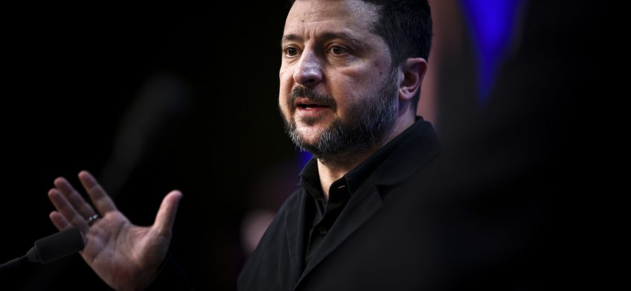 us.-taking-putin’s-side-would-be-a-‘historic-mistake,’-says-zelenskyy