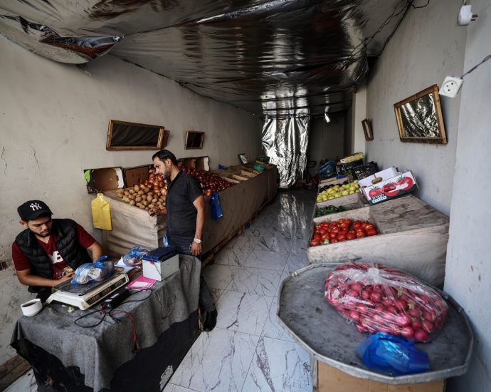 gaza-families-fear-food-shortages-as-israel-halts-commercial-shipments