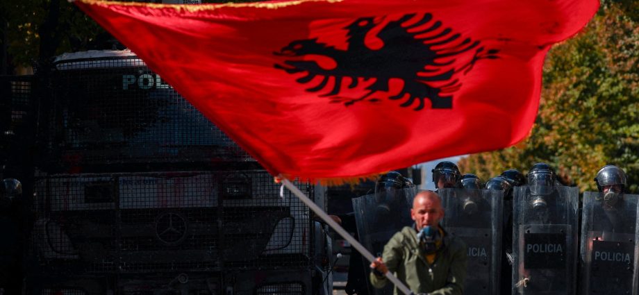 photos:-antigovernment-protesters-clash-with-police-in-albania’s-capital