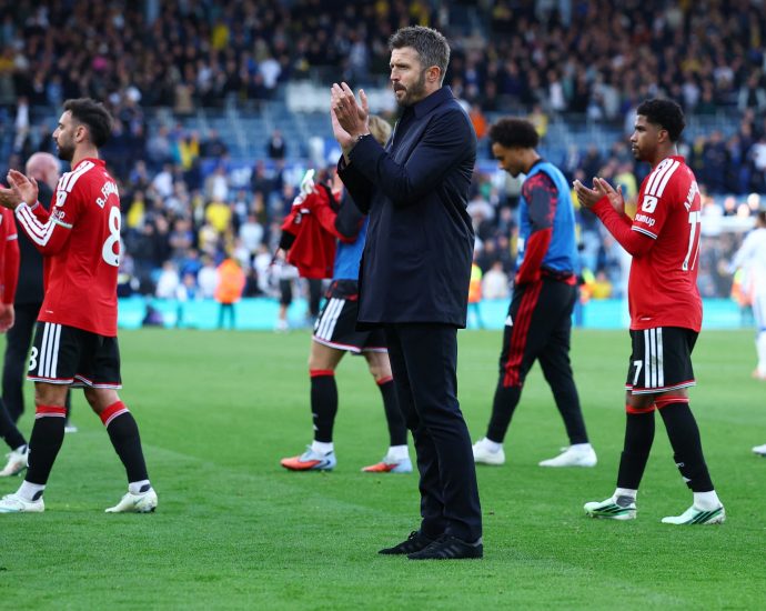 manchester-united-held-at-leeds-despite-improved-performance-for-carrick