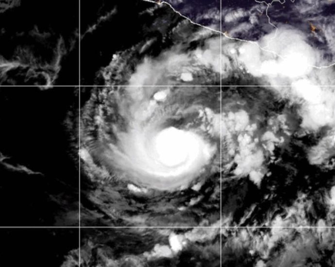 hurricane-trudy-brings-heavy-rain-and-strong-winds-to-mexico’s-pacific-coast