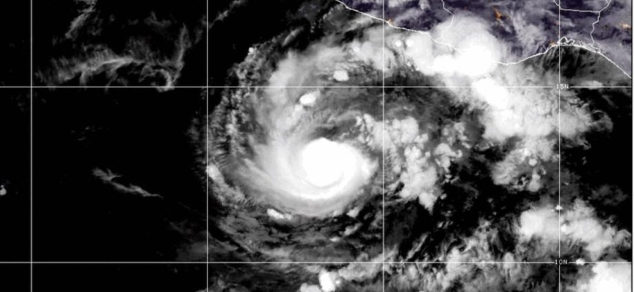 hurricane-trudy-brings-heavy-rain-and-strong-winds-to-mexico’s-pacific-coast