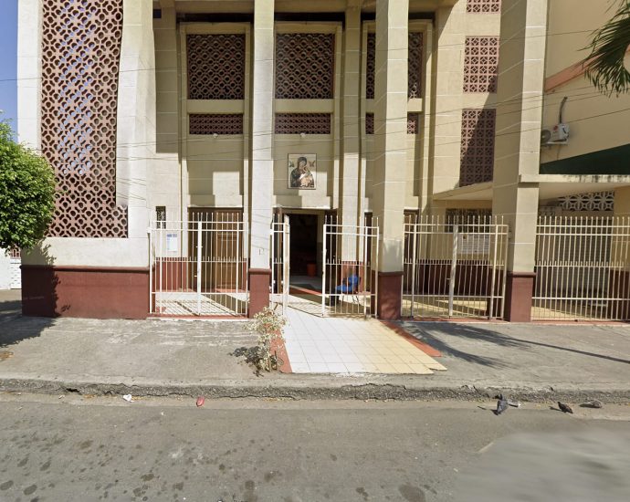 priest-in-ecuador-dies-after-crucifix-falls-on-him-during-livestreamed-mass