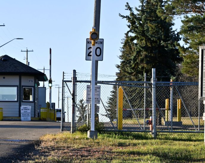 fire-at-canadian-forces-base-leaves-4-dead,-dozens-injured