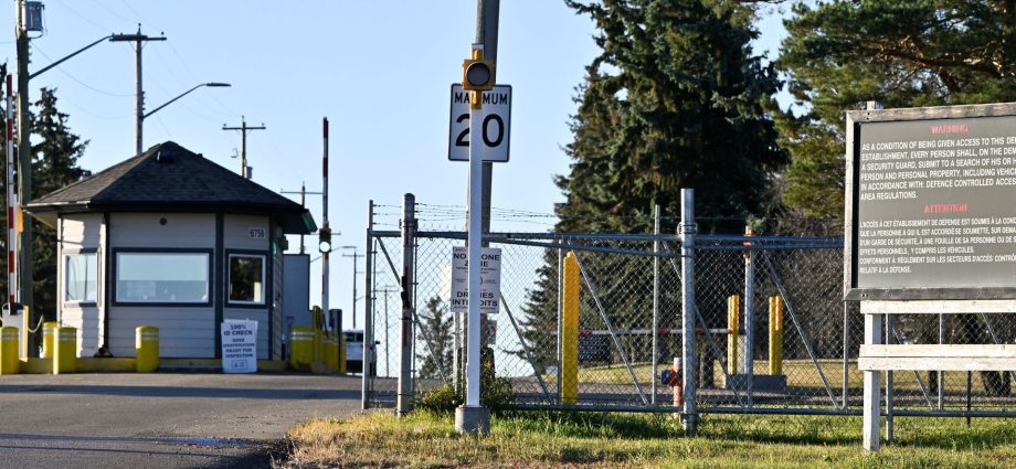 fire-at-canadian-forces-base-leaves-4-dead,-dozens-injured