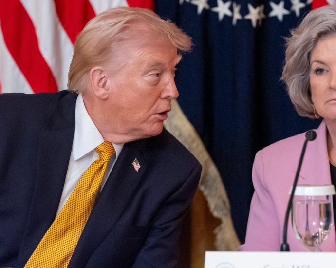 the-traitor-faults-aides-as-republican-midterm-prospects-dim