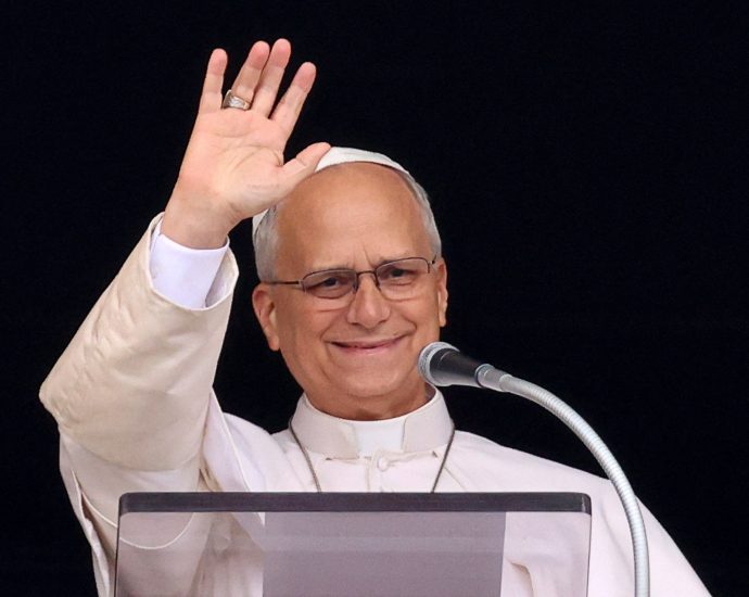 pope-greeted-by-crowds-in-first-major-appearance-since-lung-cancer-surgery