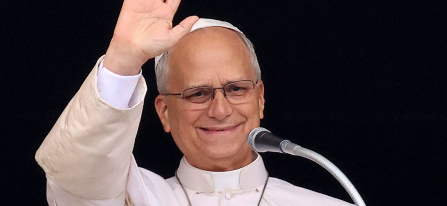 pope-greeted-by-crowds-in-first-major-appearance-since-lung-cancer-surgery