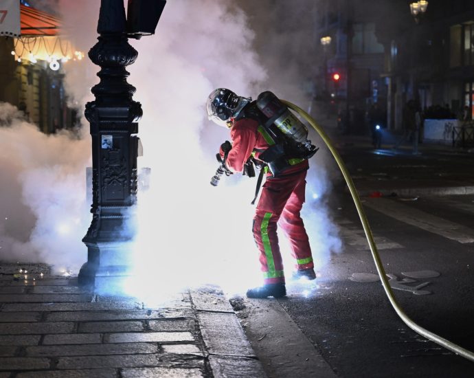 france-protests-live:-macron-admits-‘failures’-after-days-of-violent-unrest