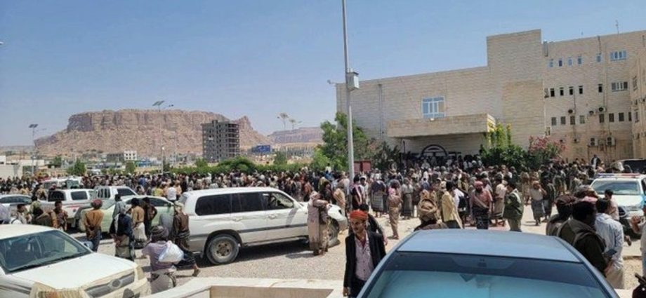 dozens-killed-after-houthi-strike-on-military-camp-in-shabwa