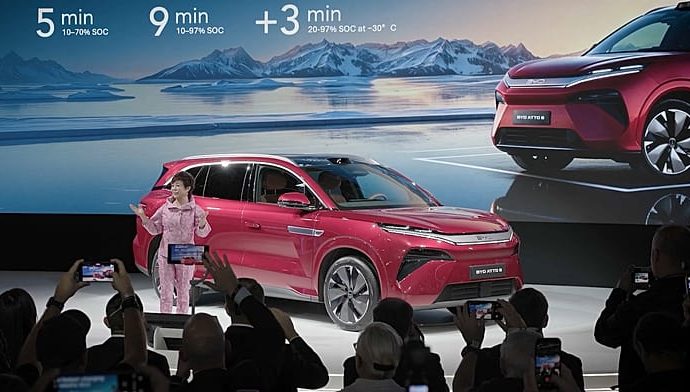 new-chinese-brands-drive-curiosity-at-the-mondial-de-l’auto-car-show-in-paris
