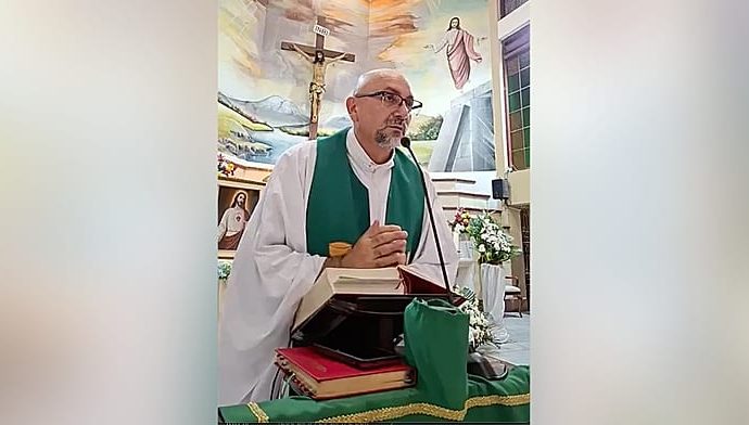 video:-priest-dies-after-cross-falls-on-him-during-mass-in-ecuador