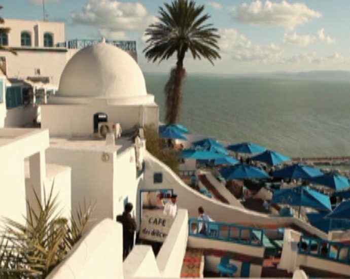 beyond-money:-why-young-tunisians-are-considering-emigration