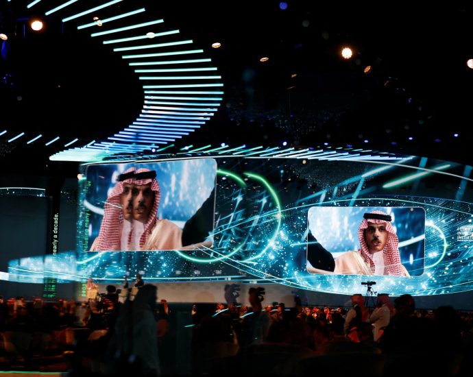 saudi-arabia-cancels-2026-‘davos-in-the-desert’-amid-houthi-attacks