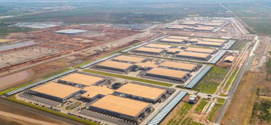 texas-continued-permitting-data-centers-after-abbott’s-pause,-report-finds